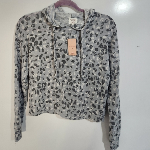 Gray Leopard Print Women's Top, Size Xs - Picture 3 of 6